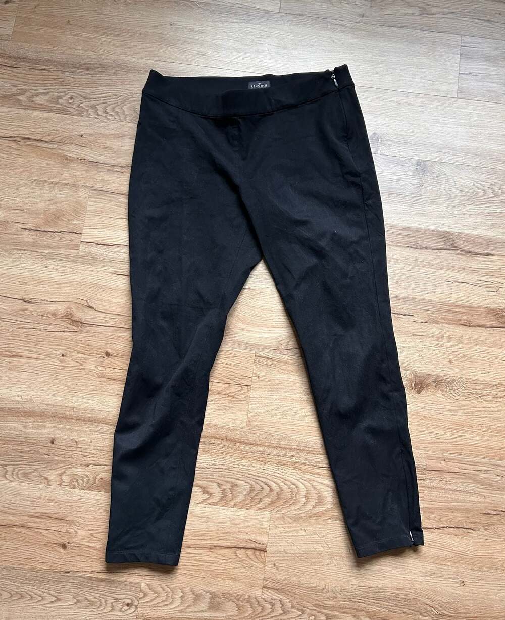 White House Black Market The Legging Ankle Pants in Black Size 12